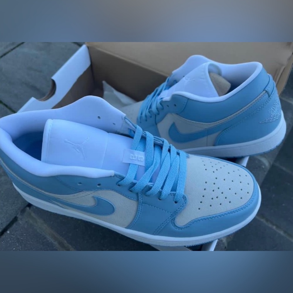 NIKE AIR JORDAN 1 LOW UNIVERSITY BLUE